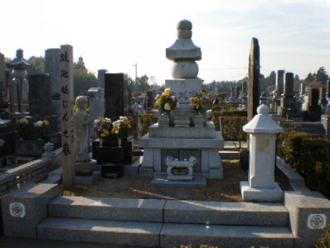 墓前の燈籠サムネイル