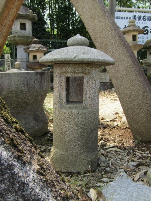 足元の燈籠サムネイル