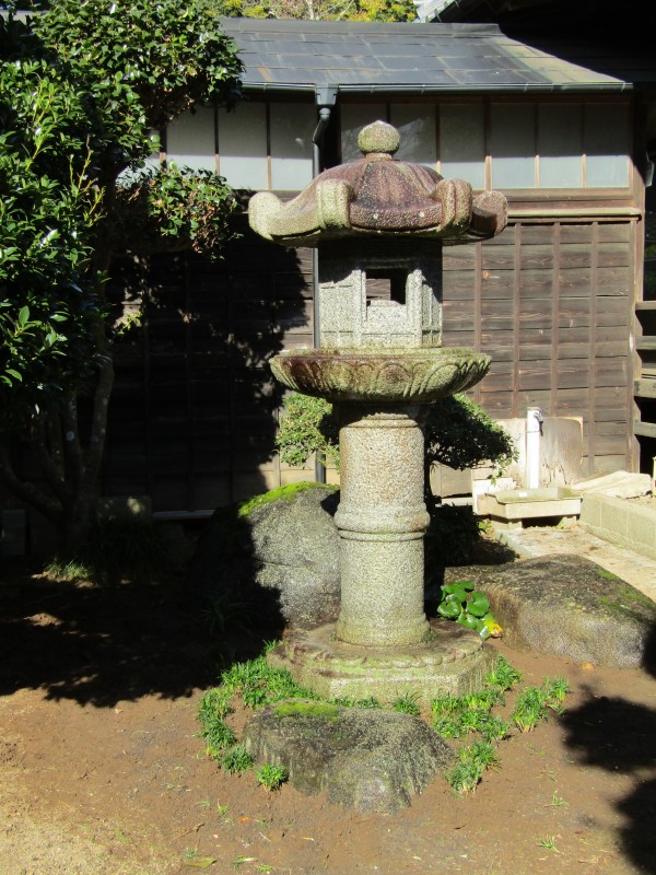 法隆寺西円堂形燈籠を据え付けて来ました。サムネイル